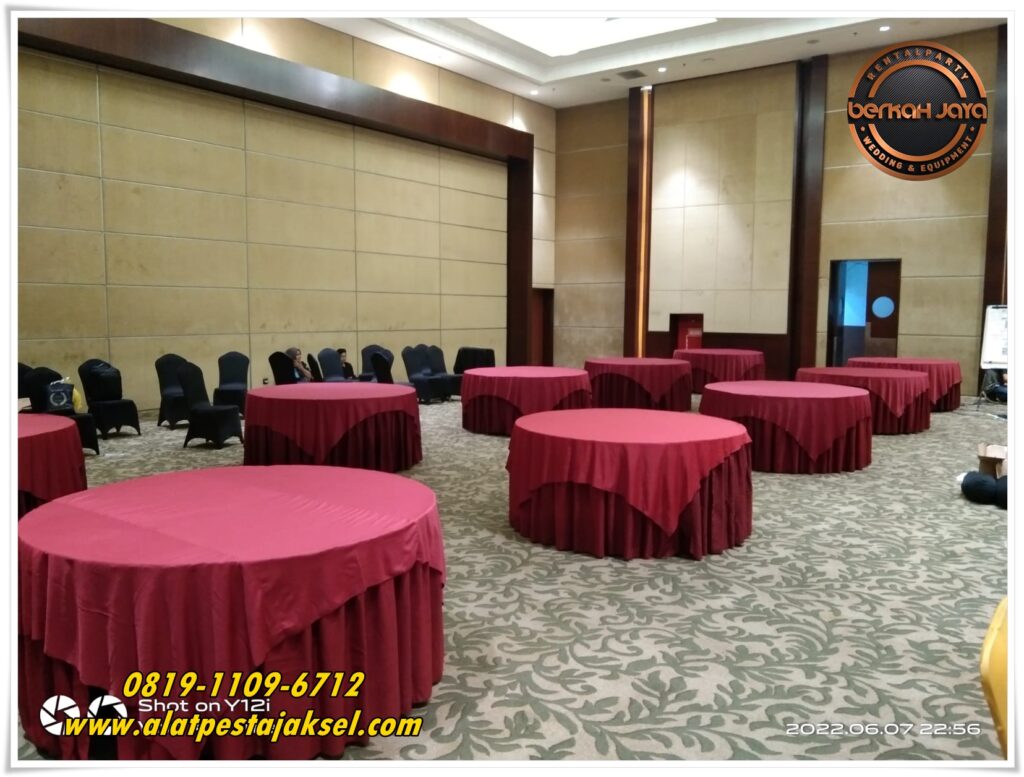 Rental Meja Bundar Cover Merah Diameter 160cm Jaksel