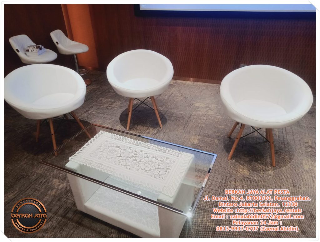 Jasa Sewa Sofa VIP Queen Putih Area Jakarta Selatan