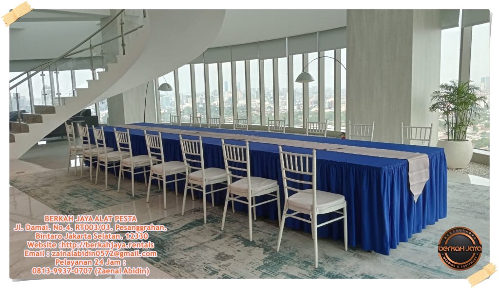 Sewa Kursi Kayu VIP Type Tiffany Putih Di Jakarta