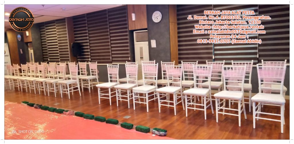 Sewa Kursi Kayu VIP Type Tiffany Putih Di Jakarta