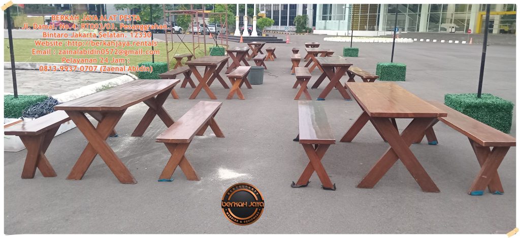Sewa Bangku Taman Kaki Silang Di Monas Jakarta Pusat