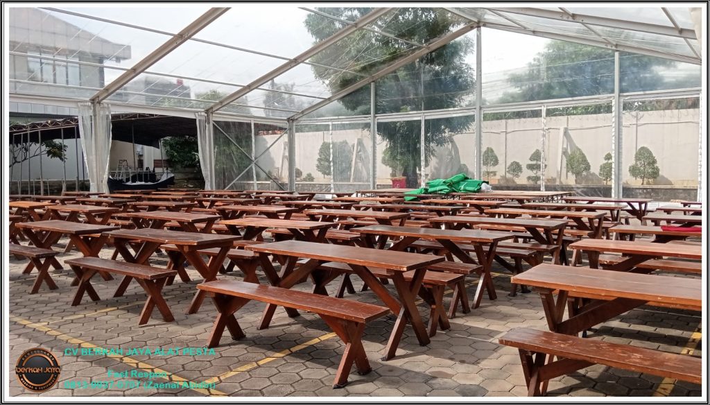 Sewa Bangku Taman Kaki Silang Di Monas Jakarta Pusat
